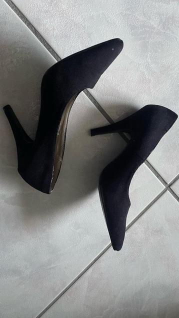 Pumps van zwart suède 37 beschikbaar voor biedingen
