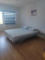 Bed met aangesloten nacht tafels , matras is 160.op 200, Huis en Inrichting, Slaapkamer | Bedden, Ophalen, Zo goed als nieuw