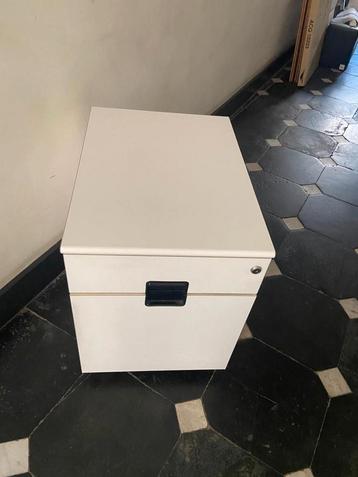 Archiefkast op wielen  beschikbaar voor biedingen