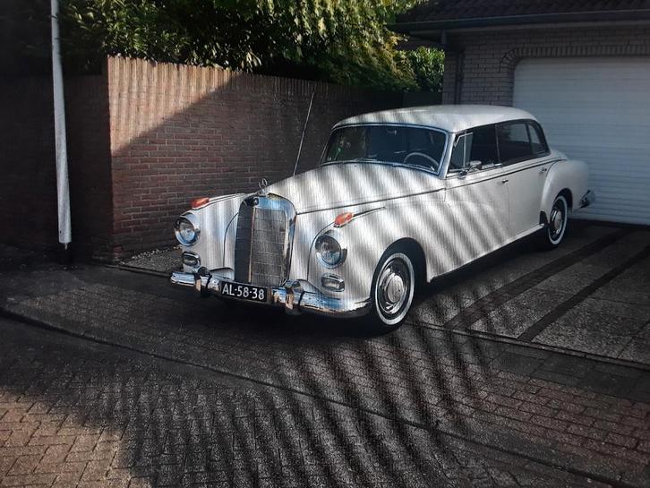 Mercedes w189 dora, Auto's, Oldtimers, Particulier, Benzine, 4 deurs, Automaat, Wit, Blauw, Leder, Achterwielaandrijving