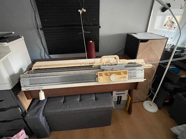 Brother dubbelbed breimachine met breimachine kast, Hobby & Loisirs créatifs, Tricot & Crochet, Comme neuf, Tricot, Enlèvement