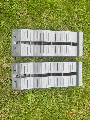 Thule levellers (oprijblokken) beschikbaar voor biedingen