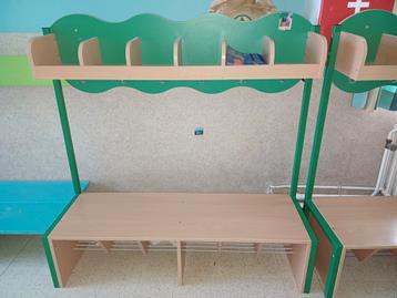 Kapstok kleuterschool beschikbaar voor biedingen