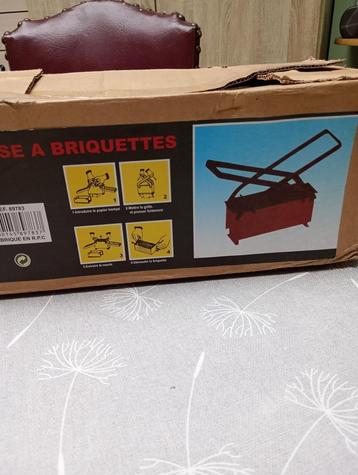 Presse à briquettes beschikbaar voor biedingen