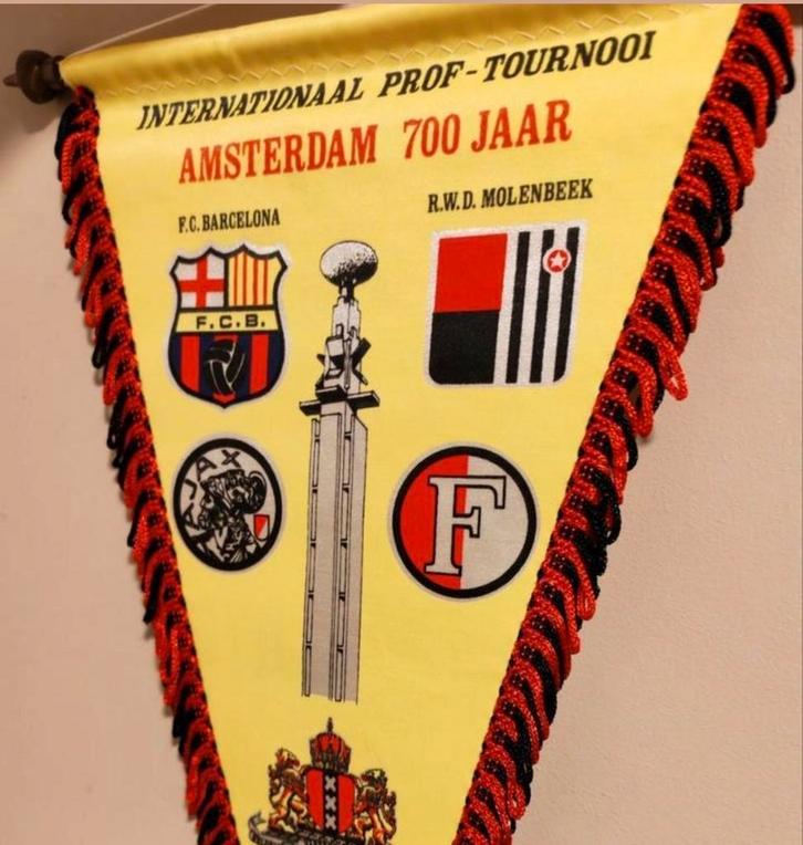 RWD Molenbeek RWDM 1975 mooie vintage voetbal vaandel, Diversen, Vlaggen en Wimpels, Ophalen of Verzenden