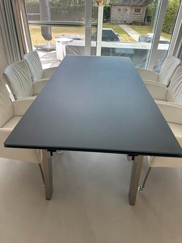 Joly Eettafel met donkergrijs tafelblad beschikbaar voor biedingen
