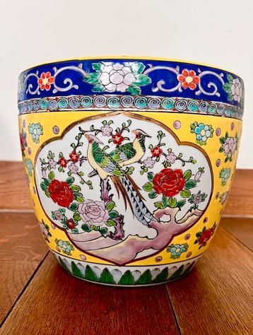 Japanse porseleinen plantenbak – met vogel- en bloemenmotief beschikbaar voor biedingen