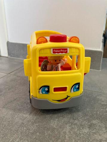 Fisher Price Little People Autobus met 2 mannetjes beschikbaar voor biedingen