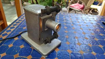 Lantaarn voor de projectie van vaste films beschikbaar voor biedingen
