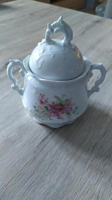 Vintage porseleinen snoepje/suikerpot met bloemenpatroon beschikbaar voor biedingen
