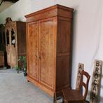 Hoge landelijke antieke kleerkast in pitchpine H 223 B 159, Antiek en Kunst, Ophalen