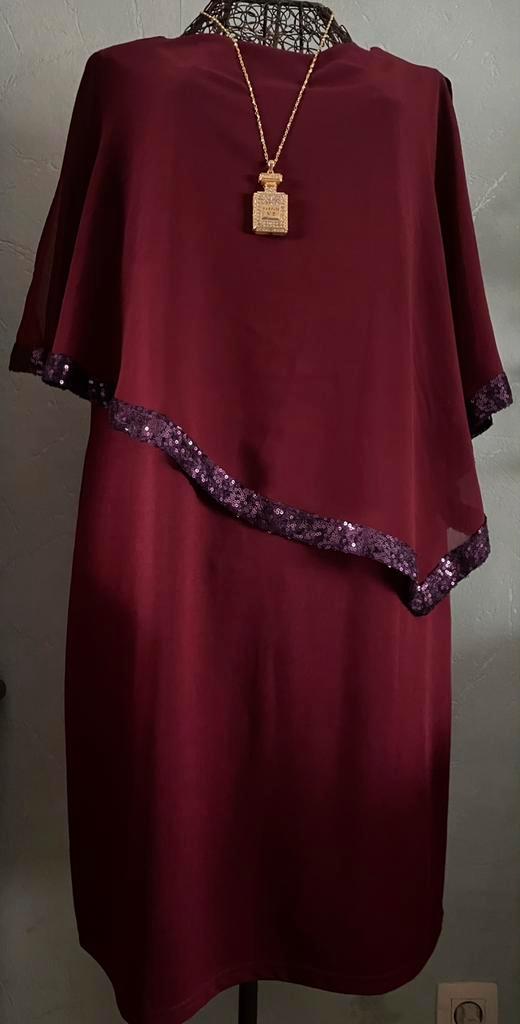 Prachtige speciale jurk in warm Bordeaux 44/46, Kleding | Dames, Gelegenheidskleding, Nieuw, Overige typen, Maat 46/48 (XL) of groter