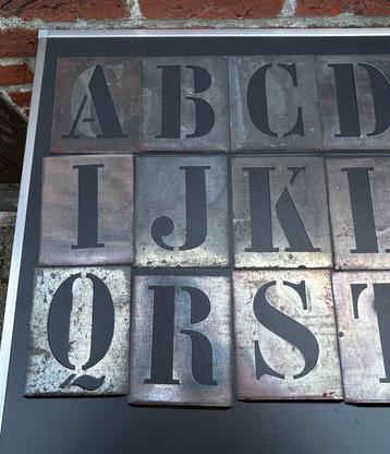 Ancien ensemble de modèles français avec alphabet, Enlèvement ou Envoi, Utilisé, Autres types