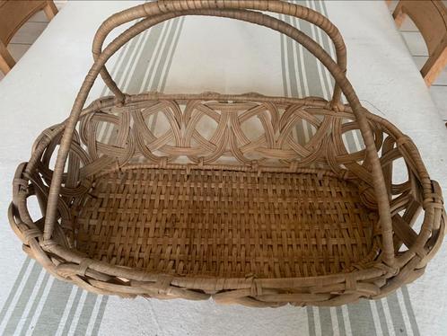 Rieten mand voor het oogsten van bloemen of groenten, Huis en Inrichting, Woonaccessoires | Schalen en Manden, Zo goed als nieuw
