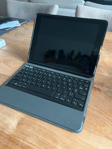 iPad 6th generation 128gb met keyboard case beschikbaar voor biedingen