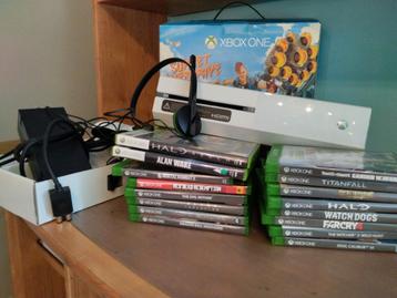 Xbox + transfo + 1 manette + 16 jeux + casque + cables