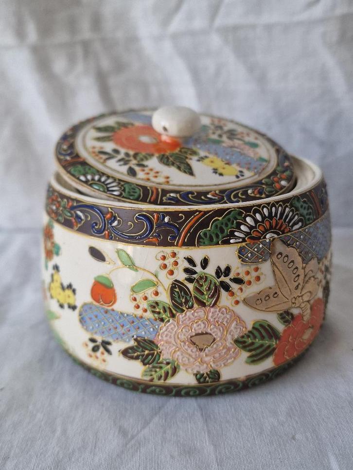 Japans porseleinen sierdoosje, Antiek en Kunst, Antiek | Porselein, Ophalen of Verzenden