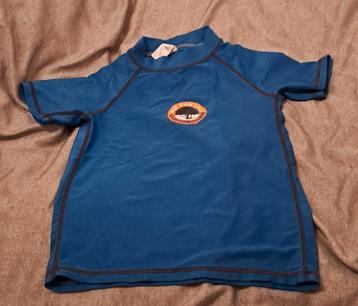 ◇ Zwem T-shirt ( Maat 128-134) beschikbaar voor biedingen