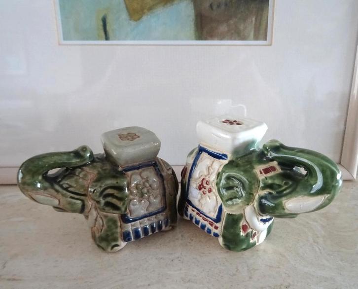 Vietnam: 2 superbes éléphants anciens. Céramique, peint main, Collections, Statues & Figurines, Comme neuf, Animal, Enlèvement ou Envoi