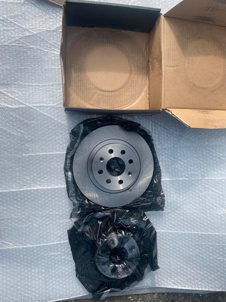 Remschijven + Remblokken voor Fiat / Abarth / Opel. Nieuw, Auto-onderdelen, Remmen en Aandrijving, Fiat, Nieuw, Ophalen