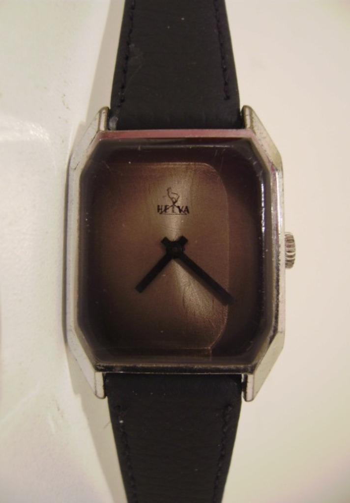 Zwitsers 1960' horloge met rookglas , merk >>> HELVA <<<, Handtassen en Accessoires, Horloges | Heren, Nieuw, Polshorloge, Staal