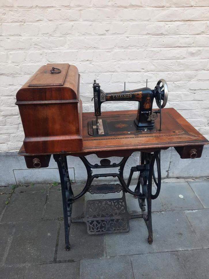Machine à coudre Excelsior Canadienne, Hobby en Vrije tijd, Naaimachines en Toebehoren, Ophalen