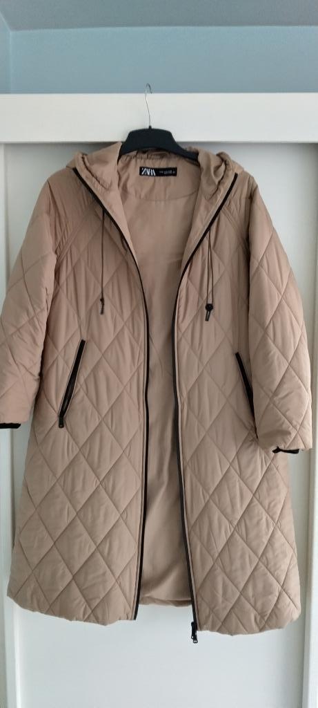 doorstikt jasje van Zara/ puffer jasje/zgan, Kleding | Dames, Jassen | Winter, Zo goed als nieuw, Maat 38/40 (M), Beige, Verzenden