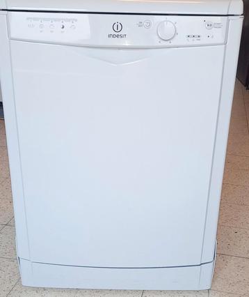 Indesit vaatwasser voor 13 couverts in nieuwstaat  beschikbaar voor biedingen