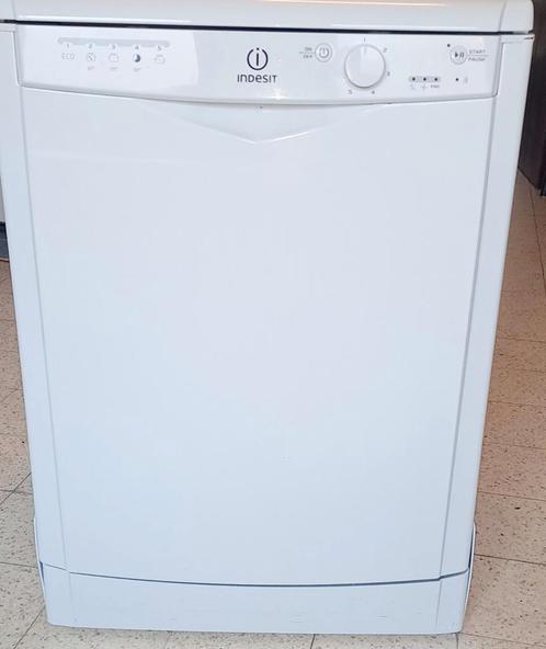 Indesit vaatwasser voor 13 couverts in nieuwstaat, Elektronische apparatuur, Vaatwasmachines, Zo goed als nieuw, Tussenbouw, 85 tot 90 cm
