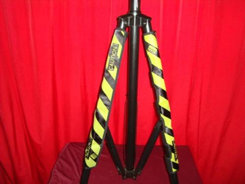 Nieuw: Showtec waarschuwingsstrip voor statieven. 20240249, Muziek en Instrumenten, Standaarden, Nieuw, Licht of Laser, Speaker