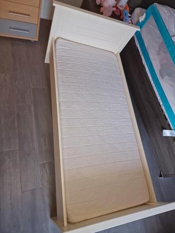 Peuterbed / kinderbed met matras beschikbaar voor biedingen