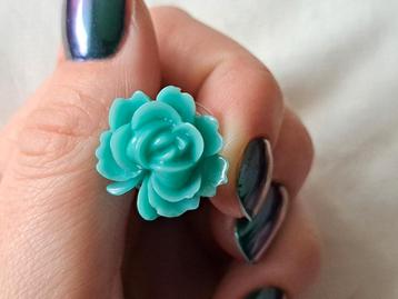 Stretch met turquoise kleurige bloem 10mm beschikbaar voor biedingen