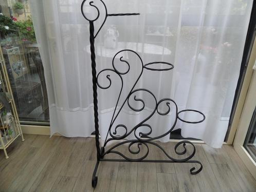 Te koop een hele mooie plantenhouder, Tuin en Terras, Bloempotten, Zo goed als nieuw, Metaal, Binnen, 70 cm of meer, Ophalen
