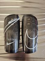 Protège-tibias et 1 paire de chaussettes de football, Enlèvement, Comme neuf, Chaussures