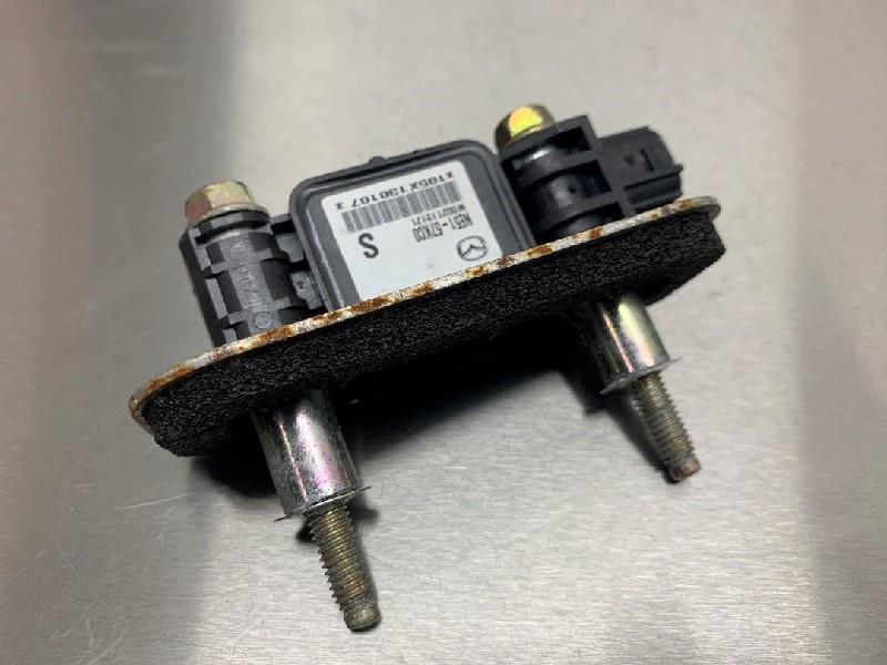 CAPTEUR AIRBAG Mazda MX-5 (NC18 / 1A) (|NE5157KC0|), Utilisé, Mazda