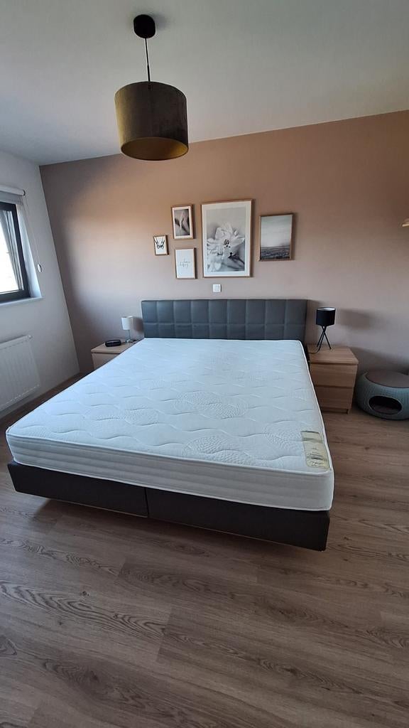 Bed (zonder matras) 210 op 180, Huis en Inrichting, Ophalen