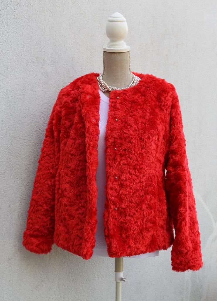 Jolie veste rouge en fausse fourrure neuve, Taille 38/40 (M), Enlèvement ou Envoi, Saint-Tropez, Neuf