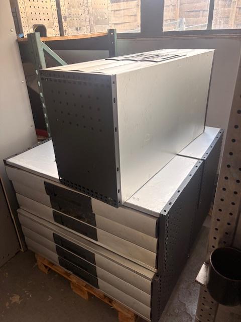 Caisson à tiroirs BOTT (stock 10 pièces) (2544) 150€, Enlèvement, Comme neuf