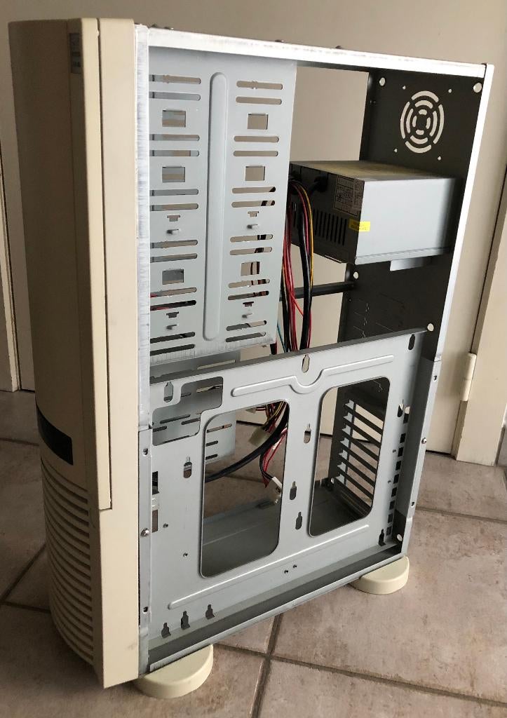 BB10 Extra Large Big Tower AT Case (P8P9 power connector), Computers en Software, Computerbehuizingen, Zo goed als nieuw, Ophalen