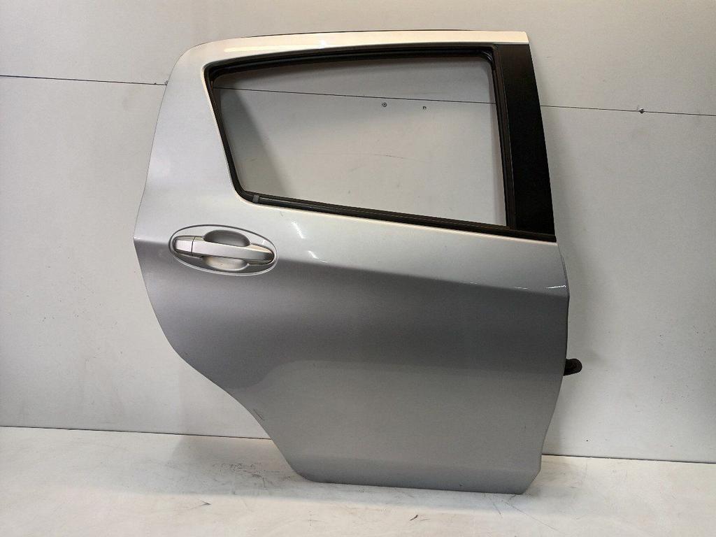 Portier rechts achter Toyota Yaris, Auto-onderdelen, Onderdelen@venauto.nl, Van der Ven Autorecycling B.V., Gebruikt, Ettenseweg 76, 4706 PB Roosendaal, The Netherlands