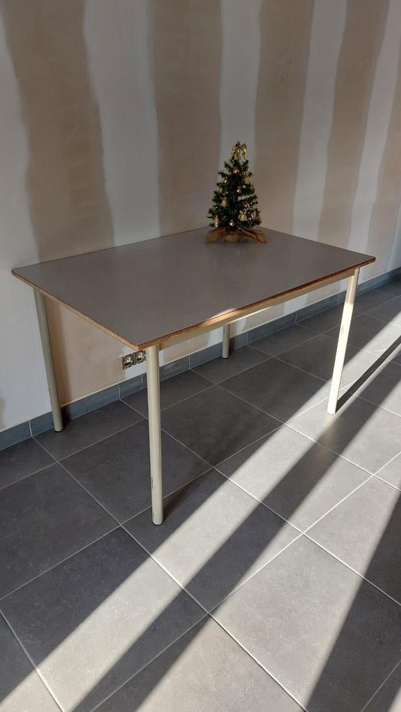 Formica tafel, Ophalen