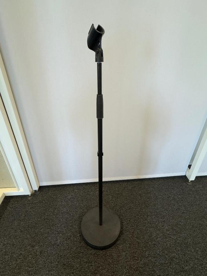 Shure microfoonstatief vloerstandaard verstelbaar, Muziek en Instrumenten, Standaarden, Zo goed als nieuw, Muziekstandaard, Microfoon