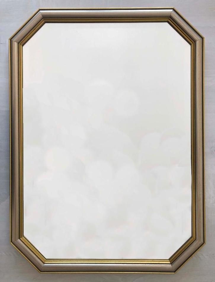 Schuinde spiegel met onberispelijk gegoten gouden frame, Huis en Inrichting, Woonaccessoires | Spiegels, Zo goed als nieuw, 50 tot 75 cm