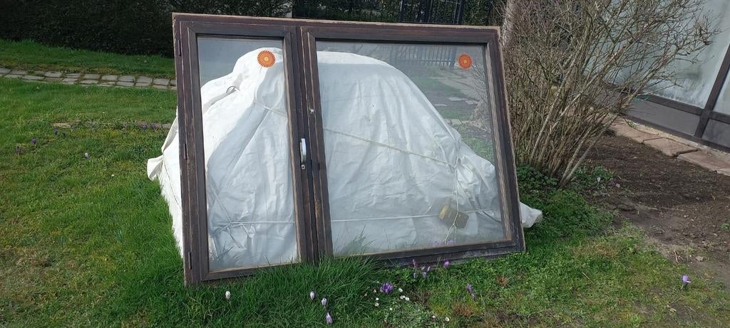 Fenêtre, double vitrage. Le bois doit être remplacé., Bricolage & Construction, Enlèvement