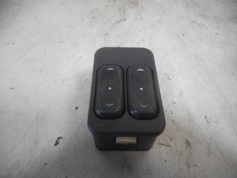 INTERRUPTEUR D'ALIMENTATION VITRE AVANT GAUCHE (90561088LT), Utilisé, Opel