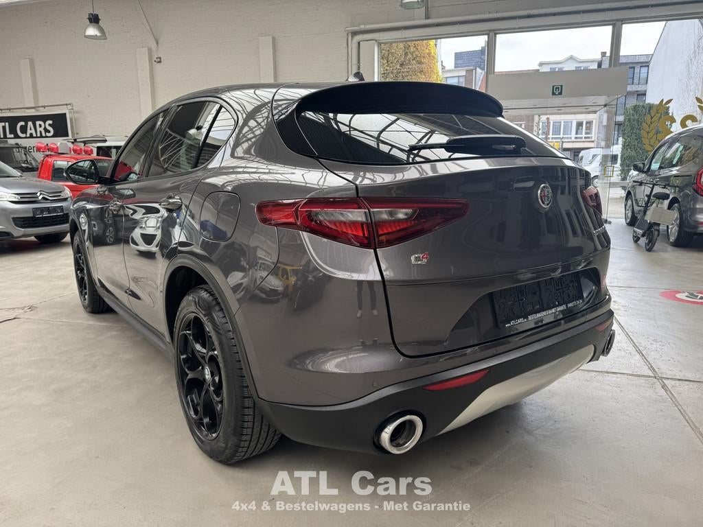 Alfa Romeo Stelvio 2.0 Super Q4 200c | Benzine | 4x4 | Autom, Auto's, Automaat, Zwart, 4 cilinders, Leder