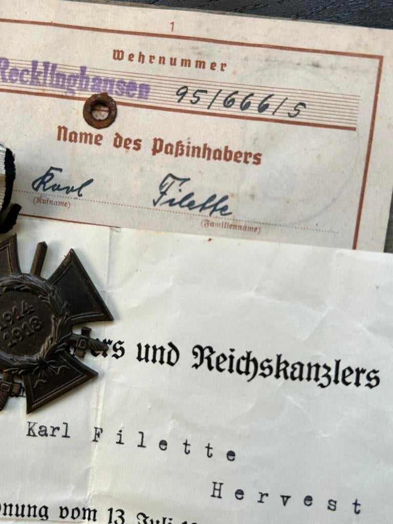 Wehrpass de la WW2 avec prix et médaille Frontkämpfer, Envoi, Armée de terre, Autres types