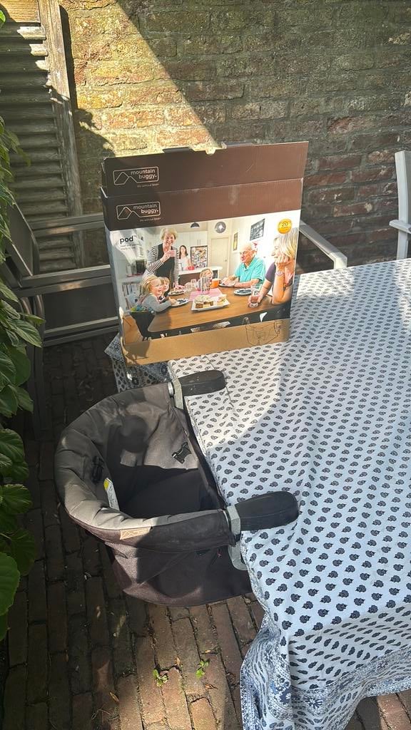 Tafel kinderstoel mountain buggy, Kinderen en Baby's, Kinderstoelen, Ophalen, Gebruikt, Hangstoel, Gordel(s)
