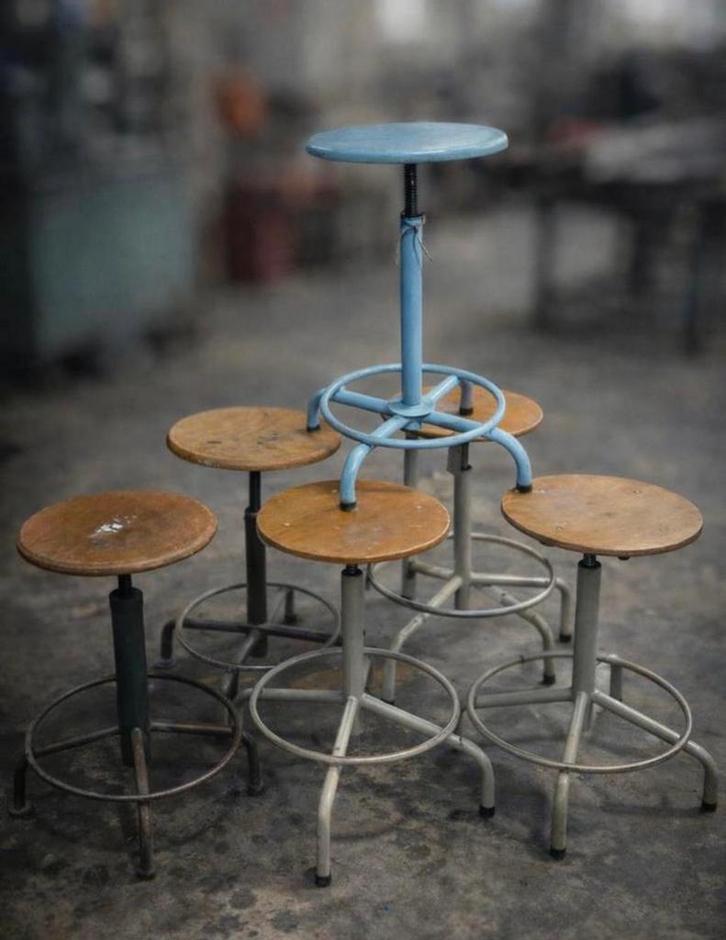 Industriële krukjes, Huis en Inrichting, Barkrukken, Gebruikt, In hoogte verstelbaar, Ophalen