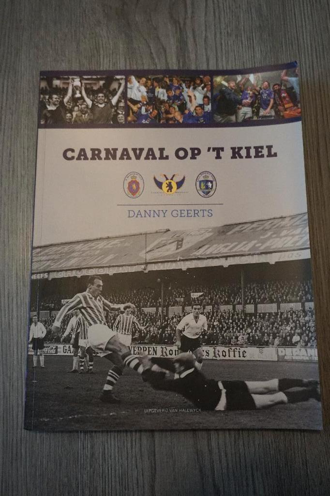 livre football carnaval op't kiel - beerschot, Livres, Livres de sport, Enlèvement ou Envoi